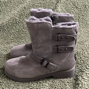 Bearpaw women’s ankle boots size 10 gray